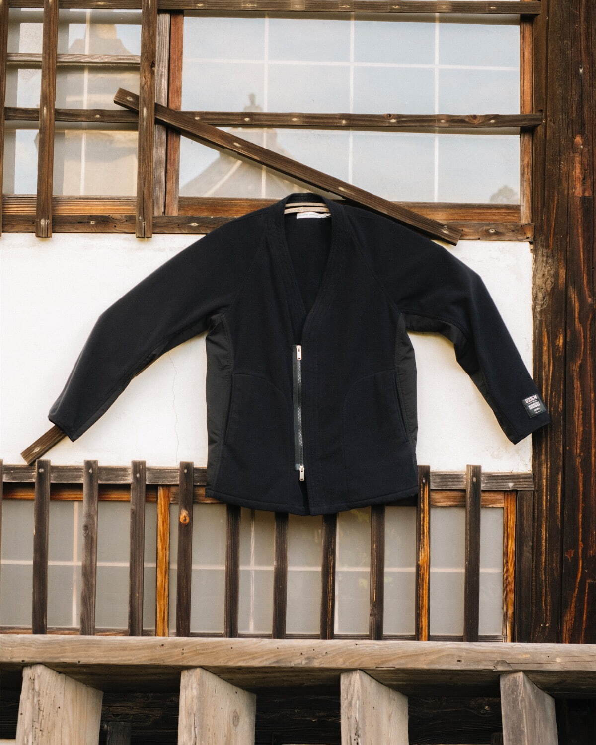 アンダーカバー×ノンネイティブ、“作務衣”に着想したジャケット＆コート - グイディのコラボブーツも｜写真2