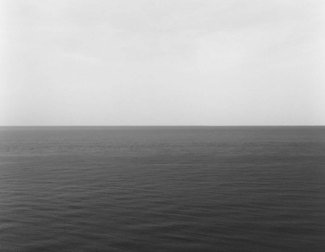 杉本博司《英仏海峡、エトルタ》1989年 ©Hiroshi Sugimoto / Courtesy of Gallery Koyanagi