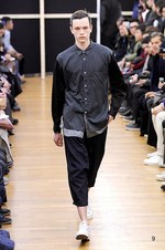 コム デ ギャルソン・シャツ 2014-15年秋冬コレクション - 黒と時代に染められた“中世”｜写真9