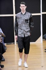 コム デ ギャルソン・シャツ 2014-15年秋冬コレクション - 黒と時代に染められた“中世”｜写真17