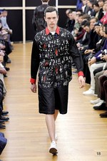 コム デ ギャルソン・シャツ 2014-15年秋冬コレクション - 黒と時代に染められた“中世”｜写真18