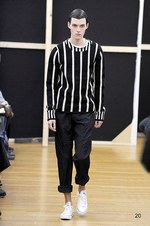 コム デ ギャルソン・シャツ 2014-15年秋冬コレクション - 黒と時代に染められた“中世”｜写真20