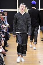 コム デ ギャルソン・シャツ 2014-15年秋冬コレクション - 黒と時代に染められた“中世”｜写真23