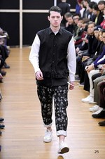 コム デ ギャルソン・シャツ 2014-15年秋冬コレクション - 黒と時代に染められた“中世”｜写真26