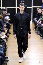 コム デ ギャルソン・シャツ 2014-15年秋冬コレクション - 黒と時代に染められた“中世”｜写真30