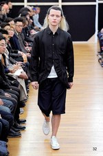 コム デ ギャルソン・シャツ 2014-15年秋冬コレクション - 黒と時代に染められた“中世”｜写真32