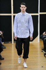 コム デ ギャルソン・シャツ 2014-15年秋冬コレクション - 黒と時代に染められた“中世”｜写真35