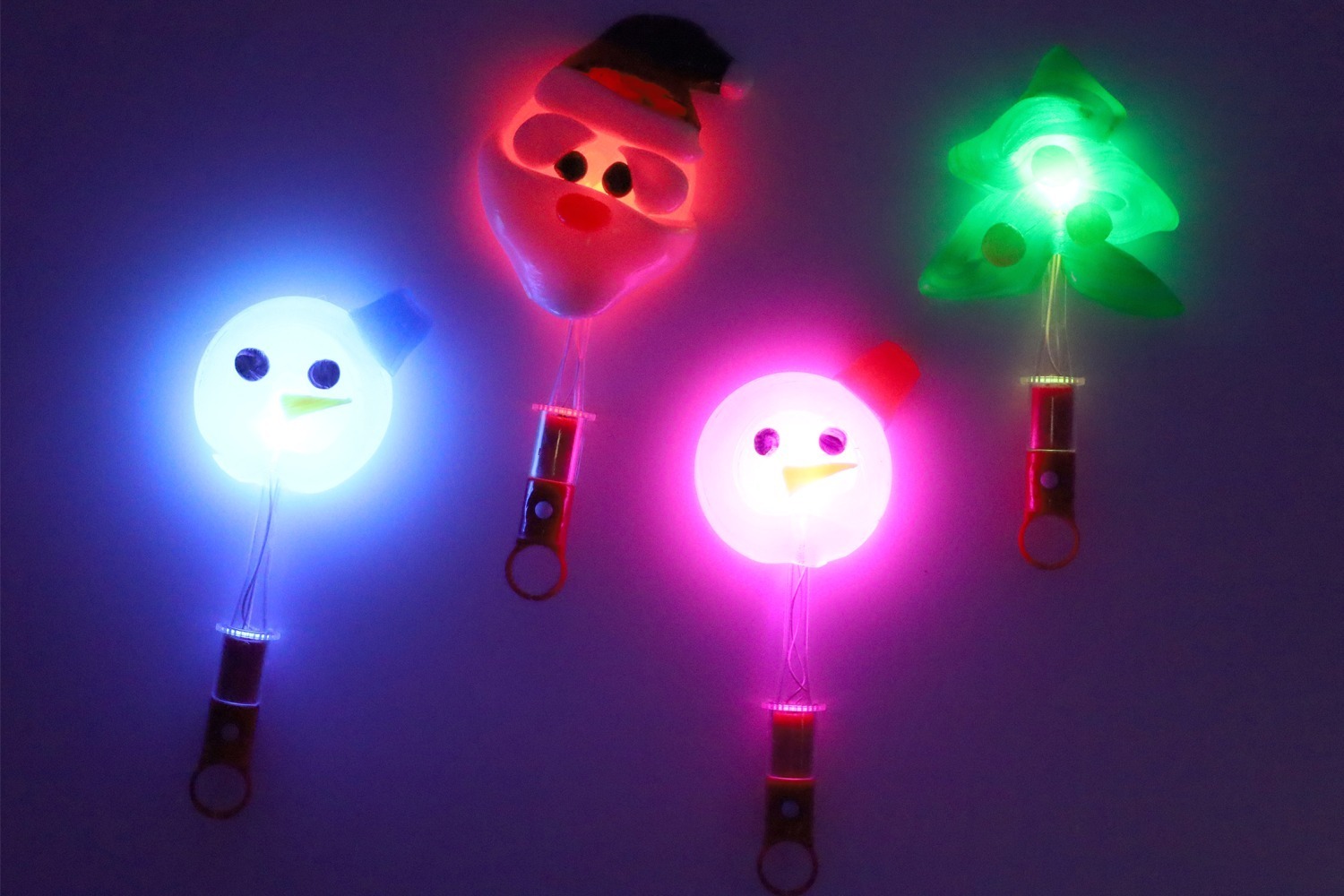 ロリポップキャンディー｜パパブブレ22年クリスマス限定キャンディ、光る？！サンタクロースや雪だるま型のロリポップ