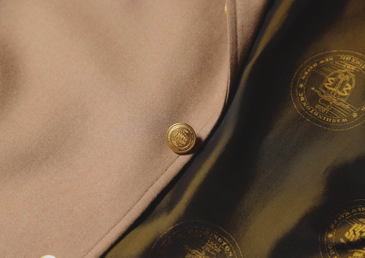 ジェイプレス、チェック柄のフランネルジャケットやダークカラーのバーシティージャケット｜写真7