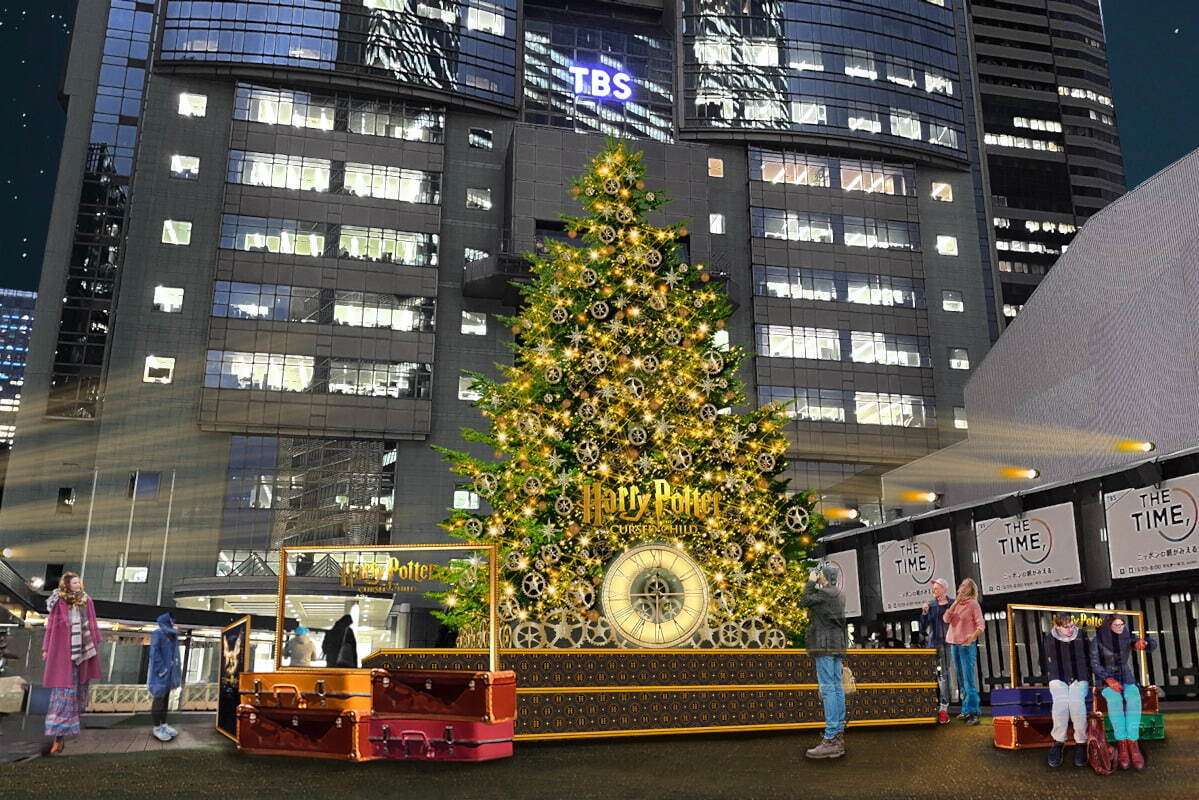 赤坂サカスに舞台『ハリー・ポッターと呪いの子』のクリスマスツリー