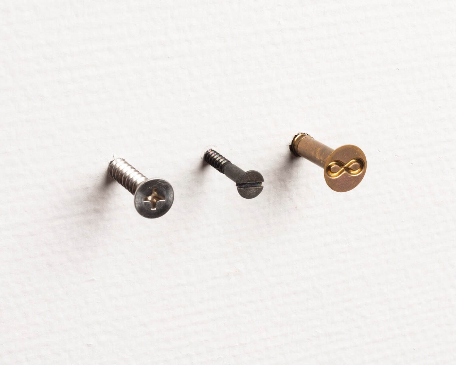 徳冨満《＋ー∞》2001年 真鍮 愛知県美術館