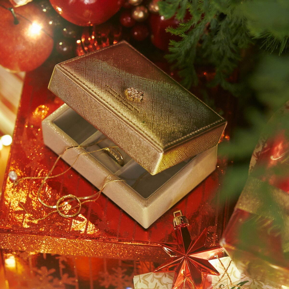 アフタヌーンティー・リビングのクリスマス、アップル型スノードーム＆クラッカー入りバスソルト｜写真12