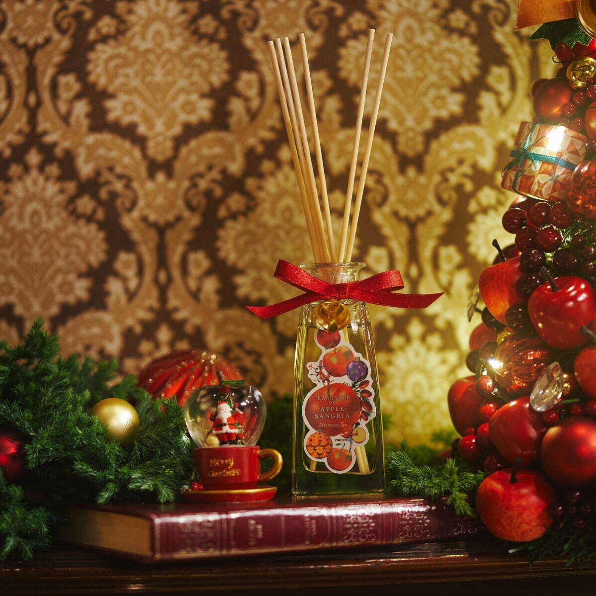 アフタヌーンティー・リビングのクリスマス、アップル型スノードーム＆クラッカー入りバスソルト｜写真7