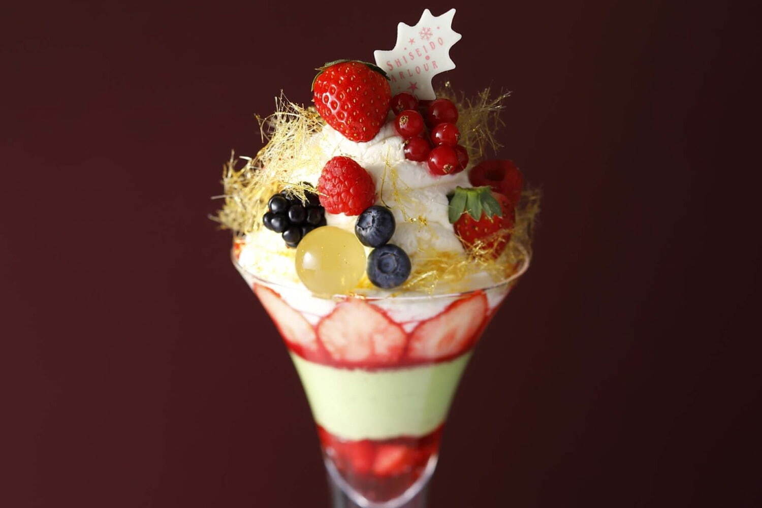 資生堂パーラー 銀座本店「レアチーズとベリーのクリスマスパフェ」濃厚ピスタチオアイスを合わせて