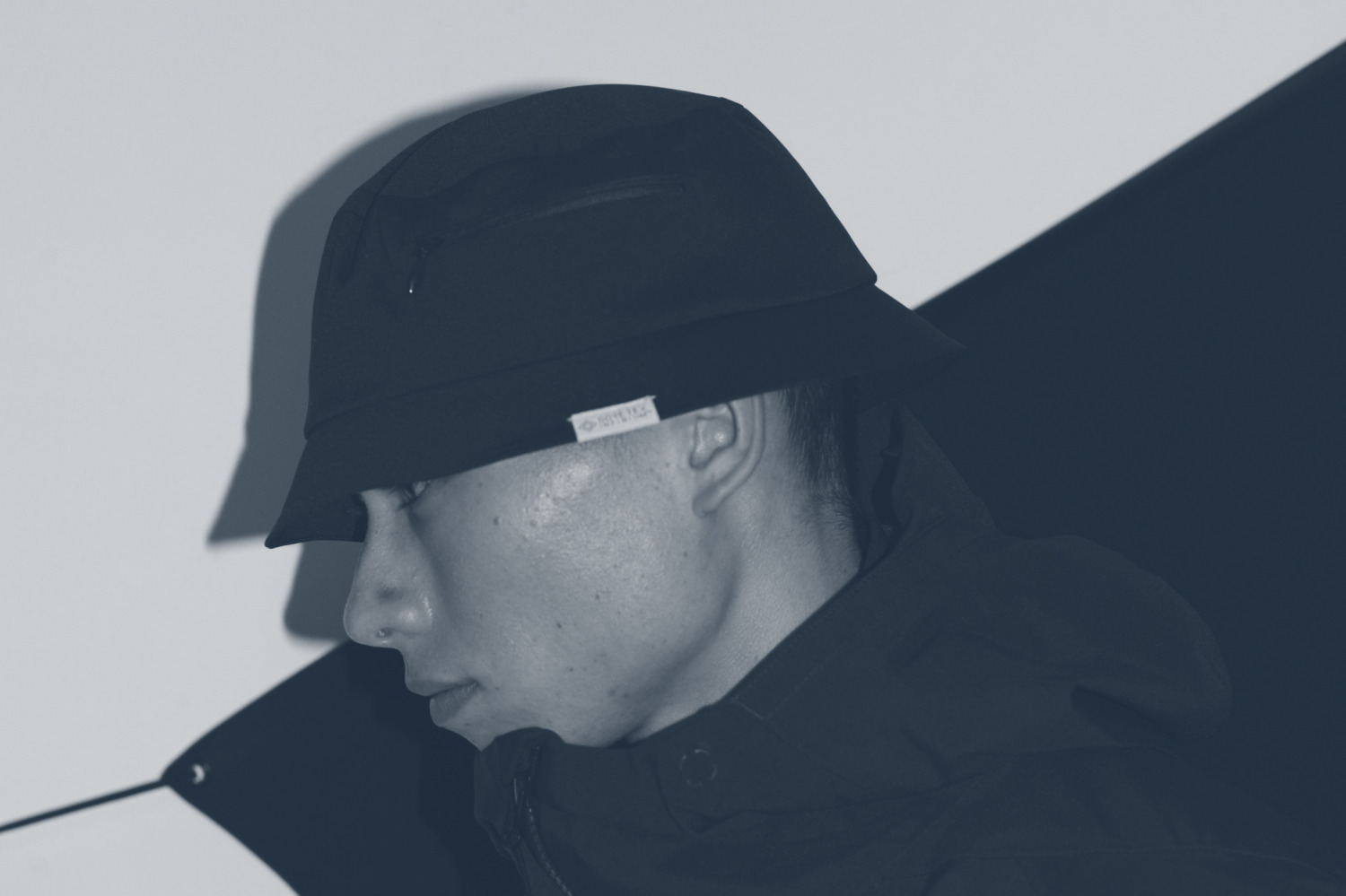 レイヤードスタイル｜ダイワの新ライン「ダイワ ライフスタイル」“ダークネイビーブルー”の高機能ジャケットやバッグ