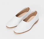 エンダースキーマの新作シューズ、“花咲く”2WAYパンプスや“カマボコソール”の厚底レザーサンダル｜写真31