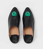 エンダースキーマの新作シューズ、“花咲く”2WAYパンプスや“カマボコソール”の厚底レザーサンダル｜写真2