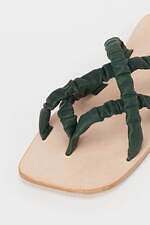 エンダースキーマの新作シューズ、“花咲く”2WAYパンプスや“カマボコソール”の厚底レザーサンダル｜写真27