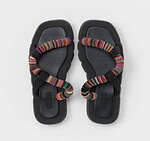 エンダースキーマの新作シューズ、“花咲く”2WAYパンプスや“カマボコソール”の厚底レザーサンダル｜写真45