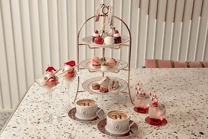 小嶋陽菜の「ハーリップトゥ」×W大阪のクリスマスアフタヌーンティー、ブランド初のケーキも