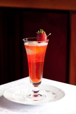 資生堂パーラーから大粒の苺を贅沢に使用した期間限定スイーツが登場｜写真1