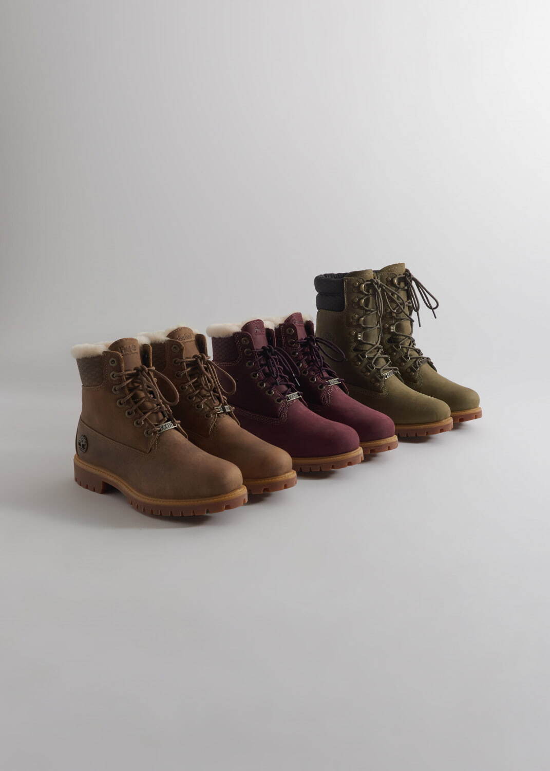 Classic 6” Shearling 28,600円、Super Boot 40 Below Shearling 38,500円