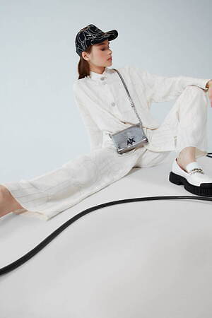 A|X アルマーニ エクスチェンジ(A|X ARMANI EXCHANGE) 2022-23年秋冬ウィメンズコレクション  - 写真33