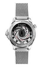 オメガのジェームズ・ボンド60周年記念腕時計、映画オープニングを再現したケースバック｜写真5