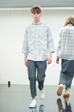 ガンリュウ 2014-15年秋冬コレクション - 異素材のミックスで魅せる現代のシック｜写真55