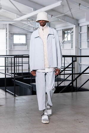 リヒト・ベシュトレーベン(Licht Bestreben) 2023年春夏ウィメンズ&メンズコレクション  - 写真1