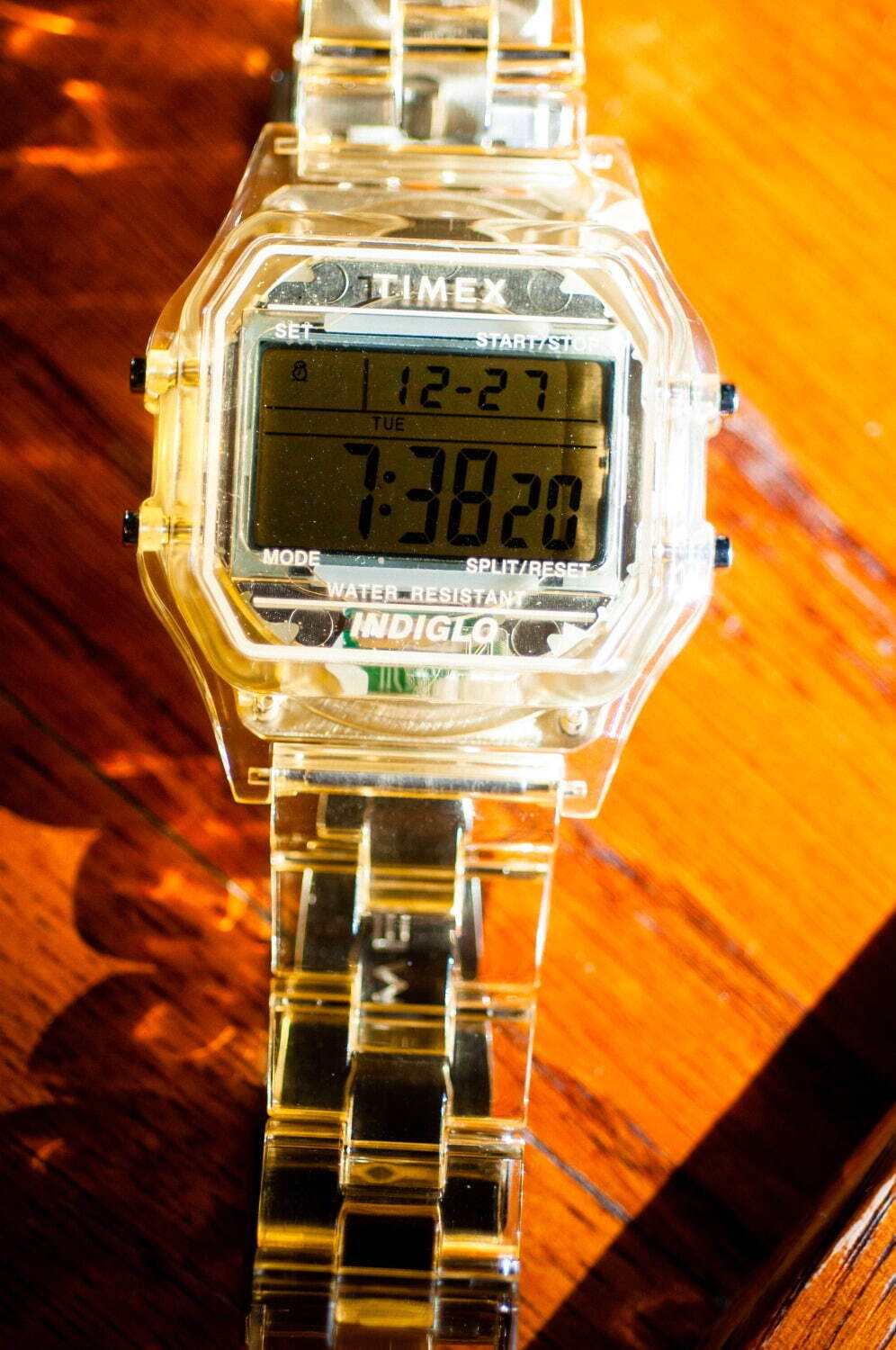 タイメックス×ビームス ボーイの腕時計、ヴィンテージ風クリアイエロー