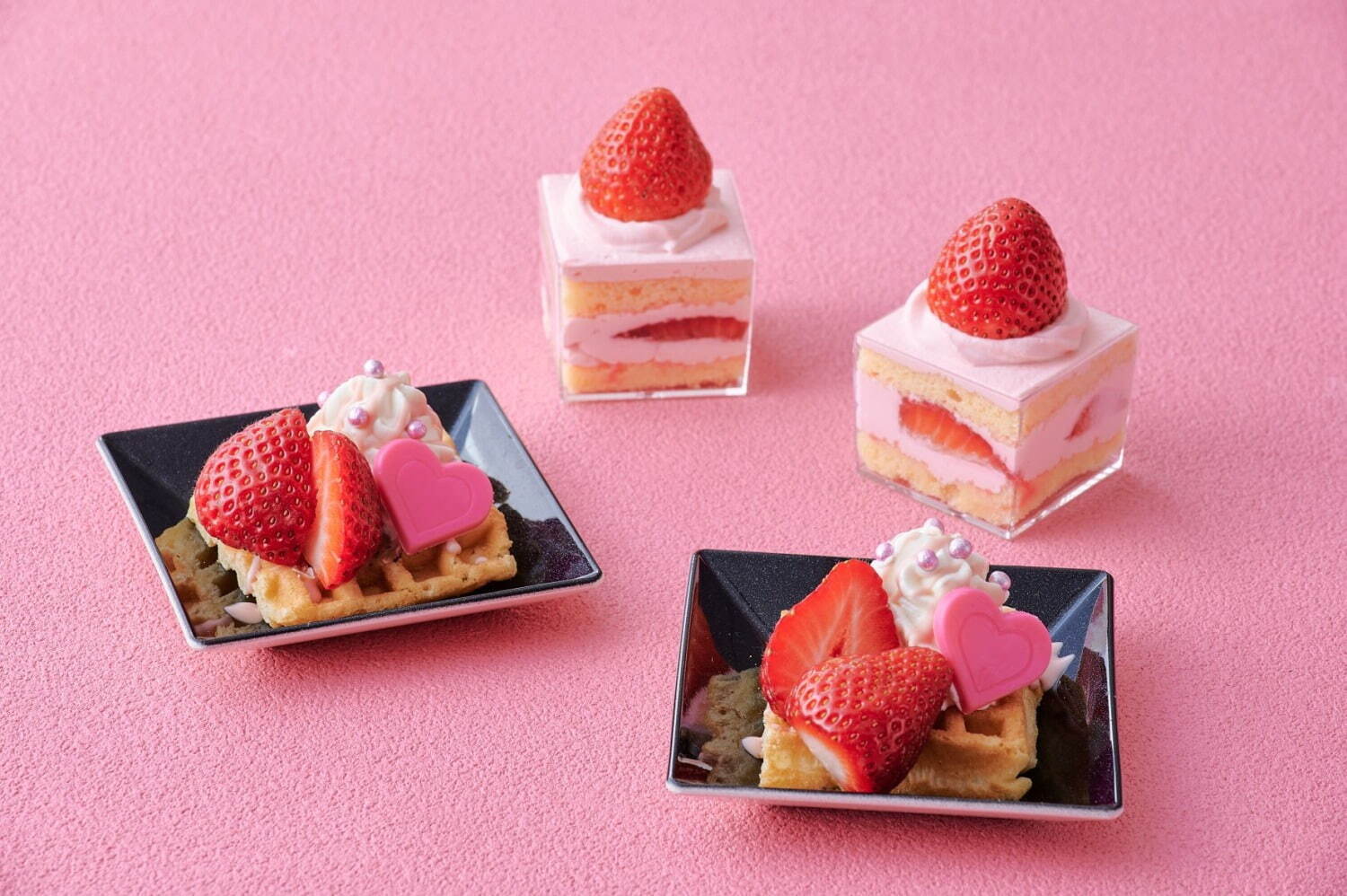 ザ ストリングス 表参道”苺＆ルビーチョコ”アフタヌーンティー、苺タルトやハート型マカロン｜写真3