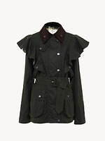 クロエ×バブアー“翼フリル”のジャケット＆タータンチェック柄ケープ、バケットハットやバッグも｜写真1