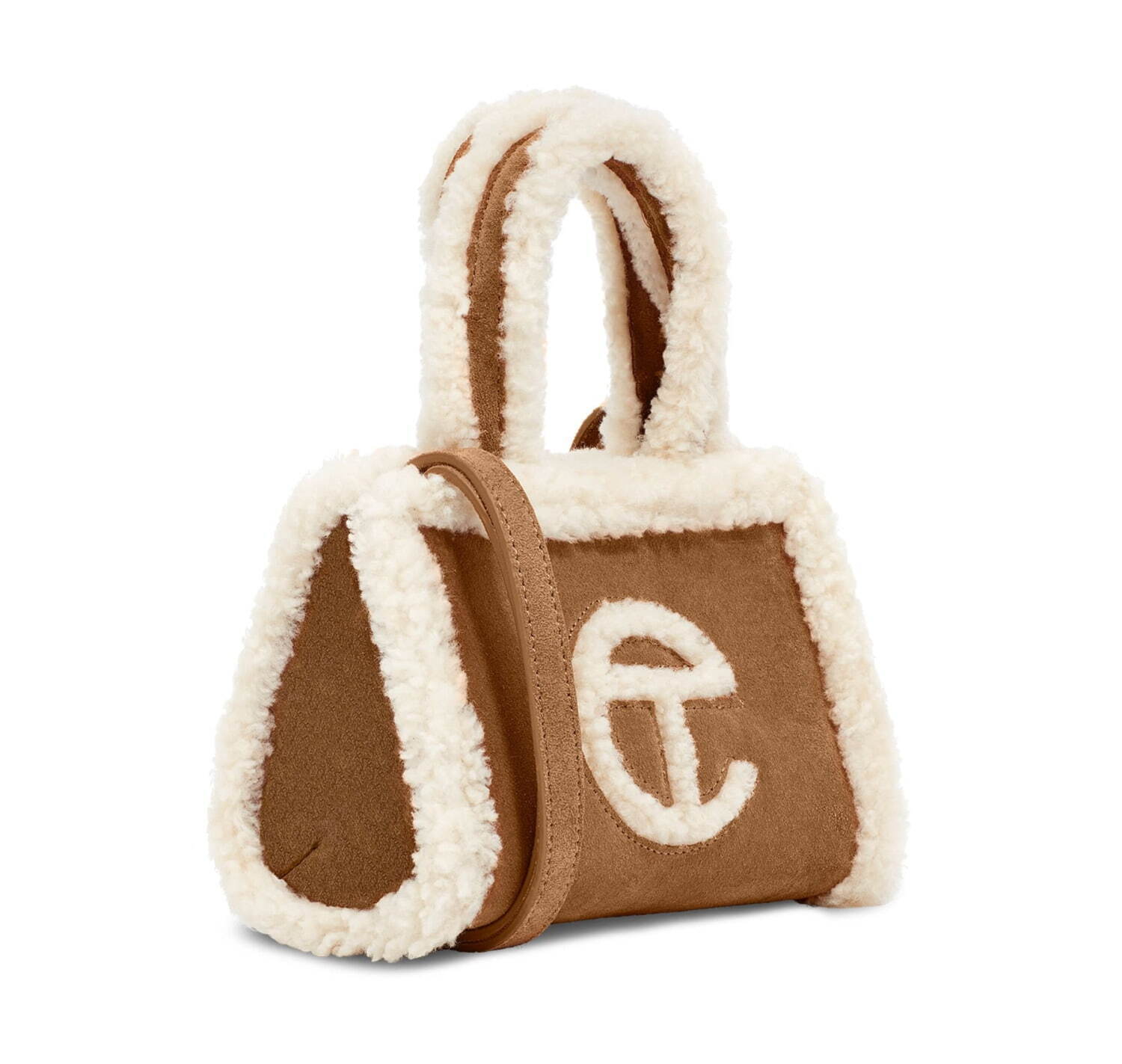 UGG×テルファーのコラボバッグ再販、シープスキン＆スエードの“ロゴ入り”バッグ｜写真5