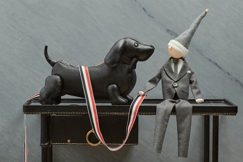 トム ブラウンのクリスマス、犬の“ヘクター”形バッグ＆スキーモチーフ 