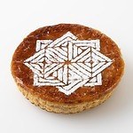 ピエール・エルメ・パリ(PIERRE HERMÉ PARIS) ガレット・デ・ロワ｜写真2