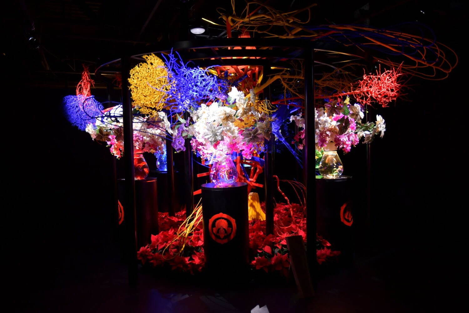 金魚アート「アートアクアリウム美術館 GINZA」のクリスマスイルミネーション、金魚×光の競演｜写真3
