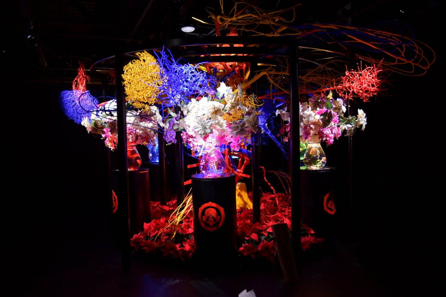 金魚アート「アートアクアリウム美術館 GINZA」のクリスマスイルミネーション、金魚×光の競演｜写真3