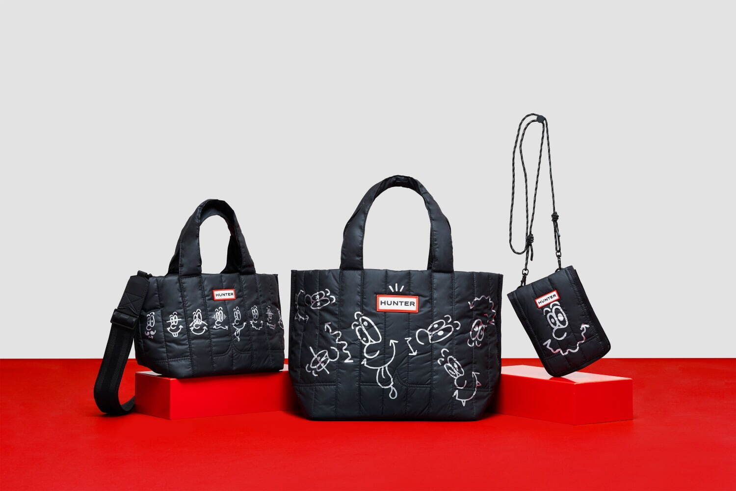 左から)ミニパファートート 25,000円、パファートート 30,000円、パファーフォンポーチ 16,000円