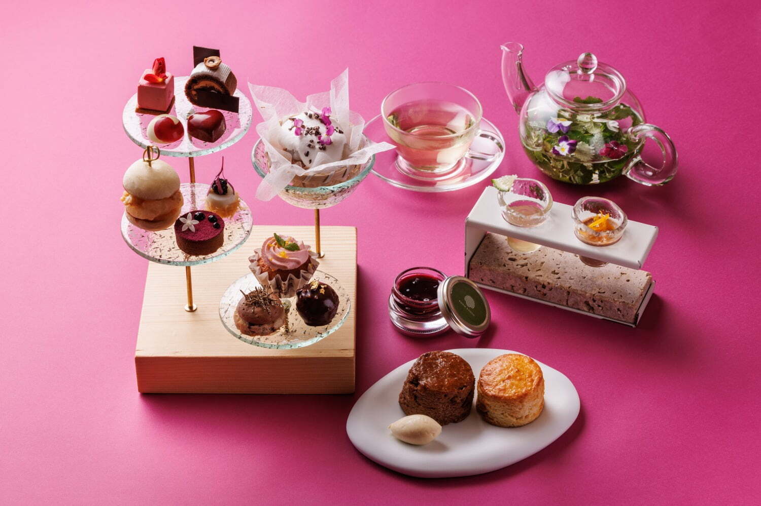 ロク キョウト23年バレンタインアフタヌーンティー、滑らかパッション ショコラやトリュフサブレ