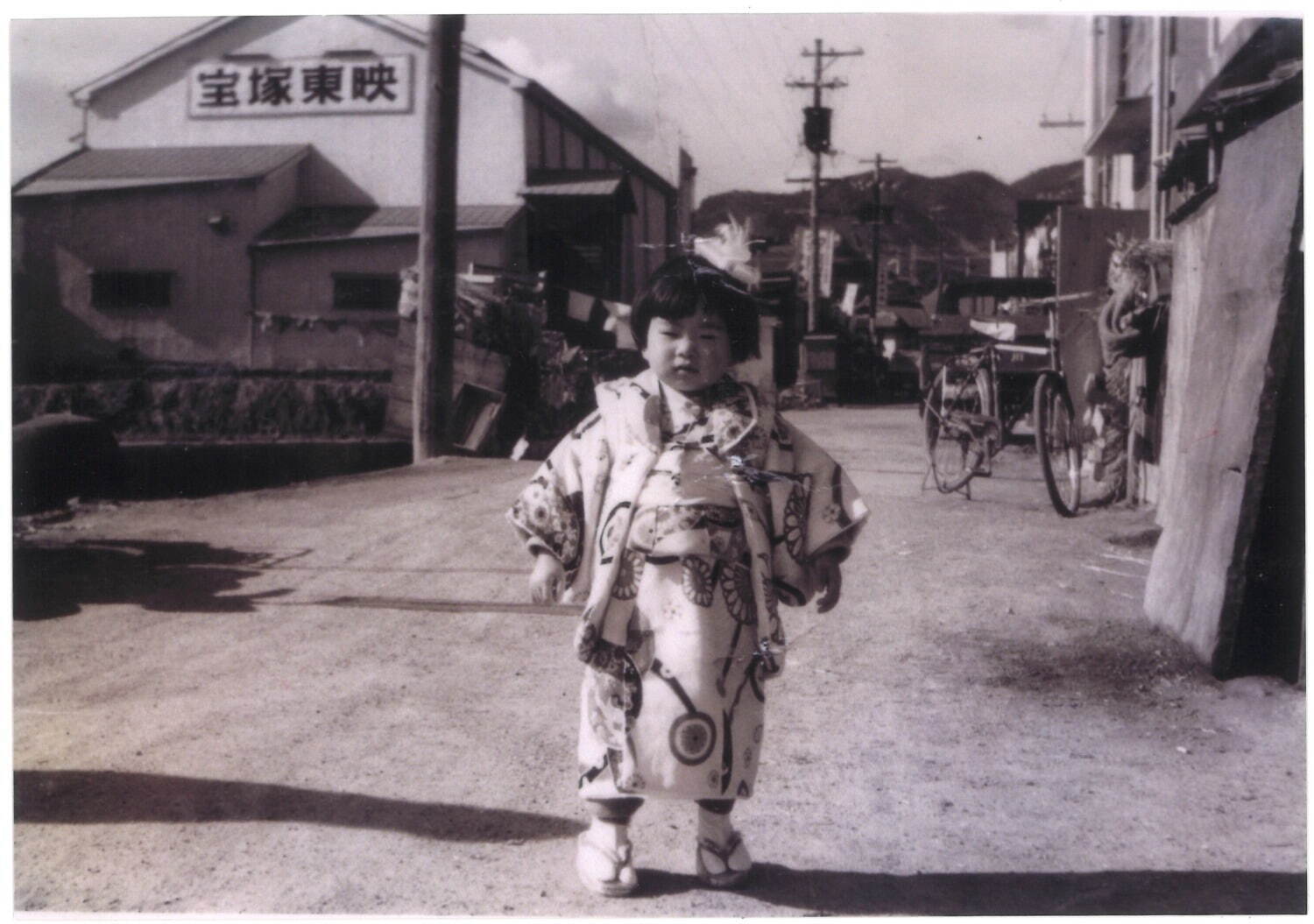 公募写真「宝塚東映と市役所前市場の間にて」1961年ごろ/個人蔵