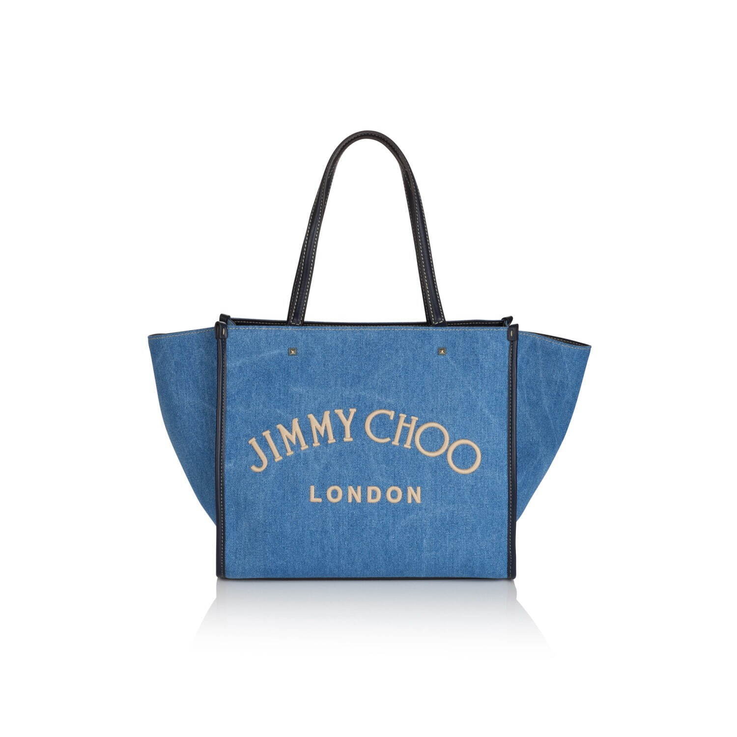 ジミー チュウ“スーパーヒロイン”がテーマの新作バッグ、スタースタッズ×デニムのバケットバッグなど｜写真19