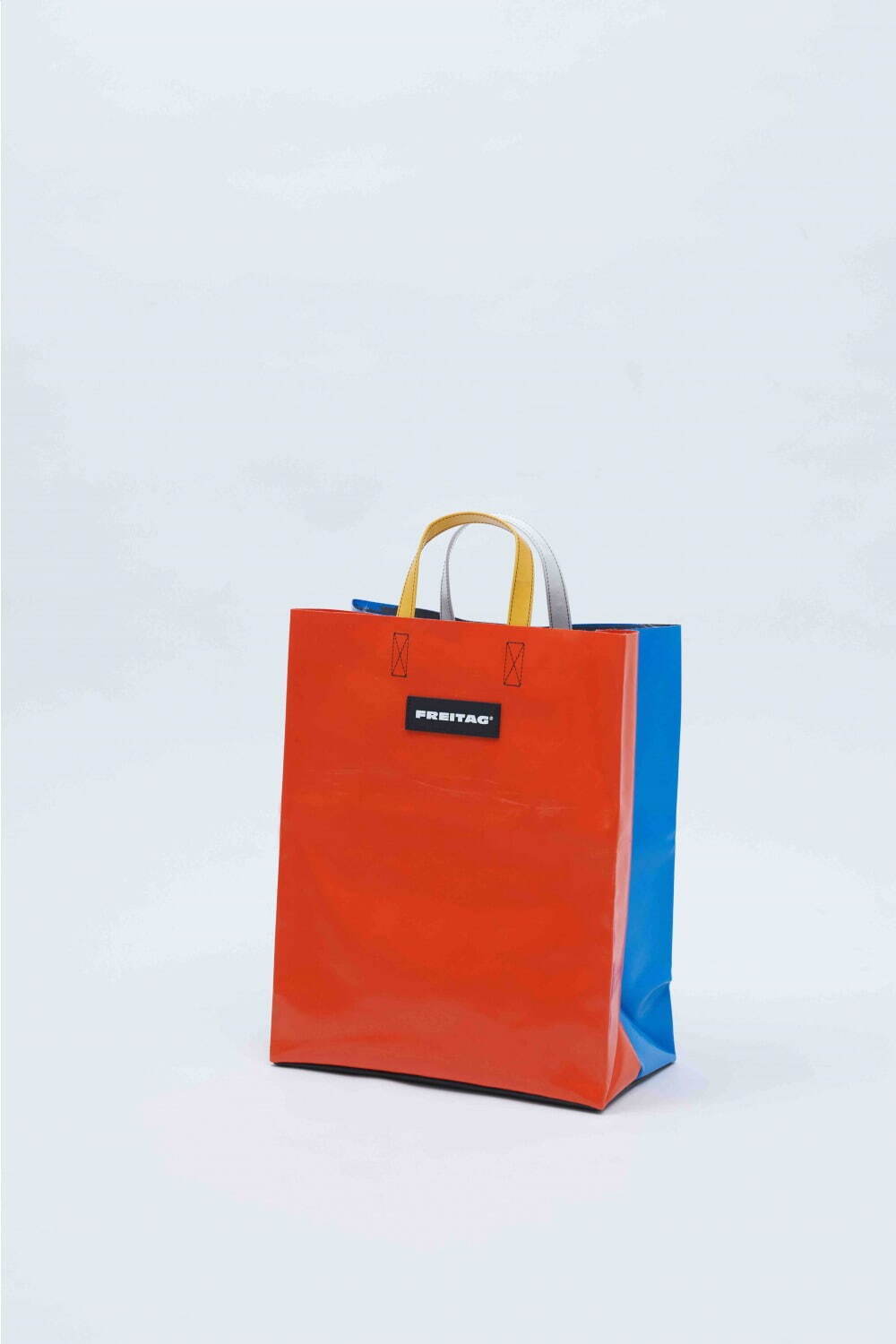 フライターグ×アーバンリサーチ新作バッグ、異なる素材を組み合わせたカラフルなショッパーバッグ｜写真2