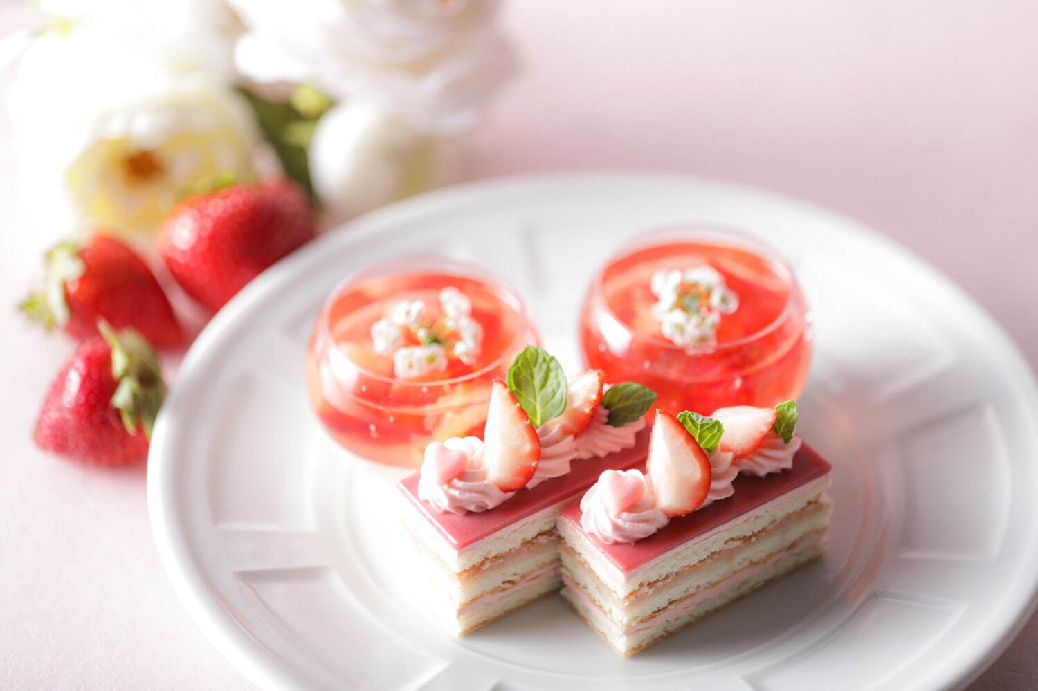 ストリングスホテル 名古屋でピンク一色の「プリンセスアフタヌーンティー」いちご尽くしのスイーツを堪能｜写真3