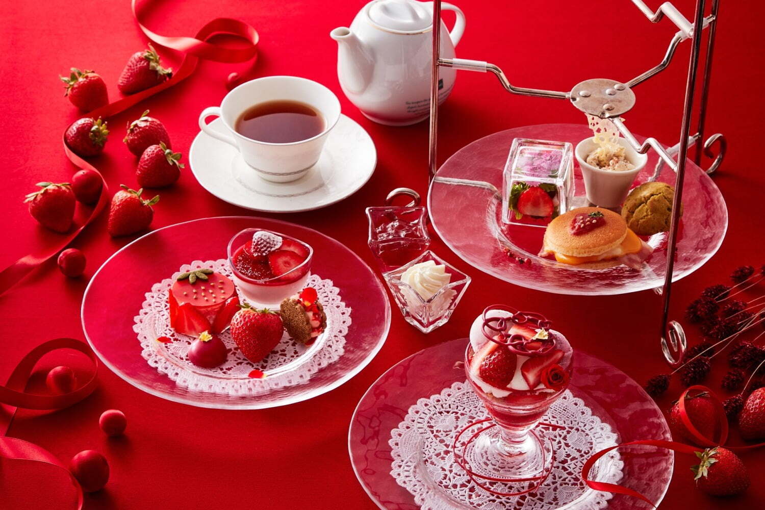 ホテル日航大阪「苺アフタヌーンティーセット」苺アイス&フレッシュ苺入り本格パフェなど