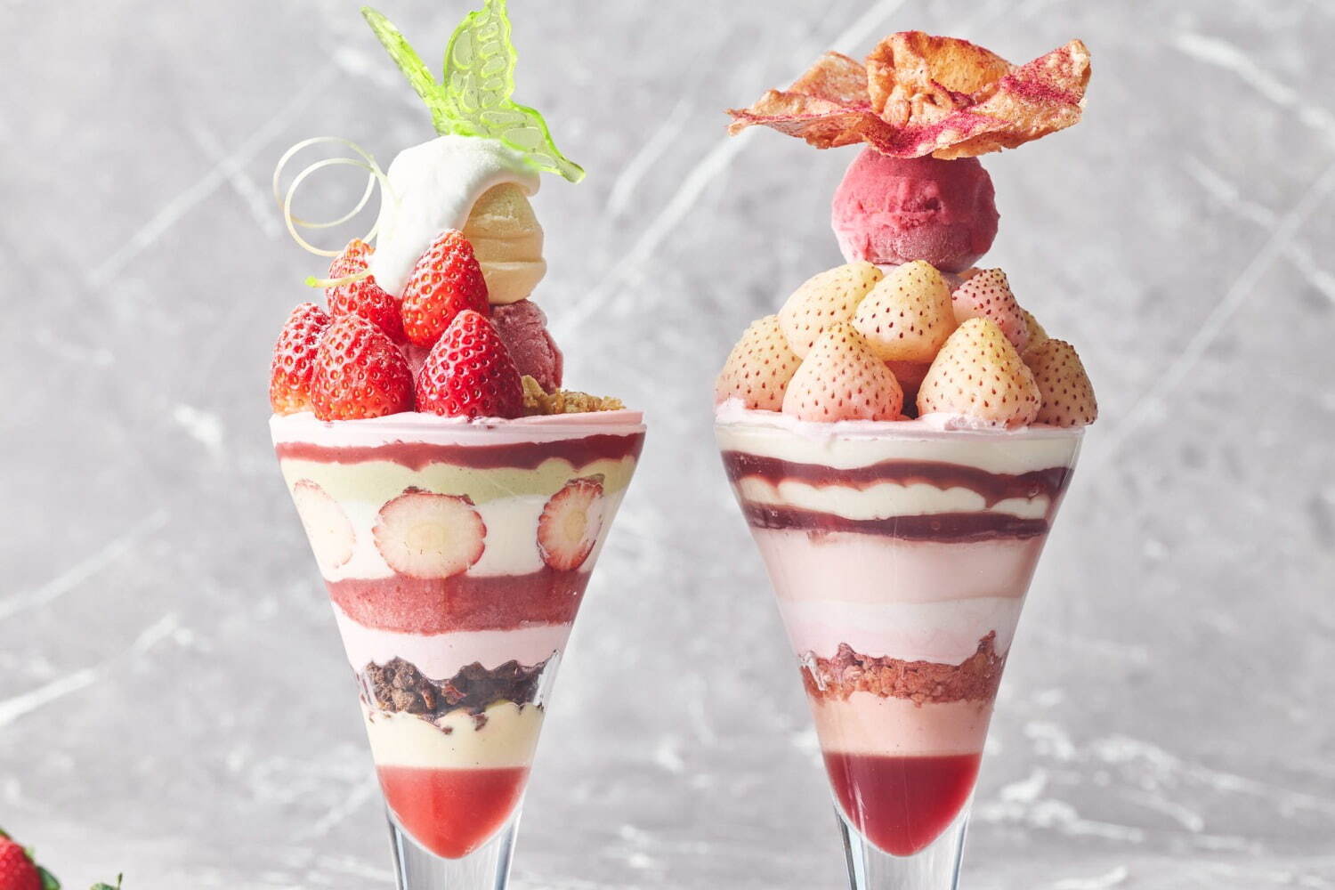 ストリングスホテル東京インターコンチネンタルの限定ストロベリーパフェ、紅白いちごを贅沢に使った2種