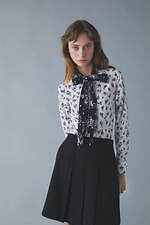 ファーファー”花柄”メインの新作ウェア、2種の花のプリーツスカート＆ボウタイブラウス｜写真3