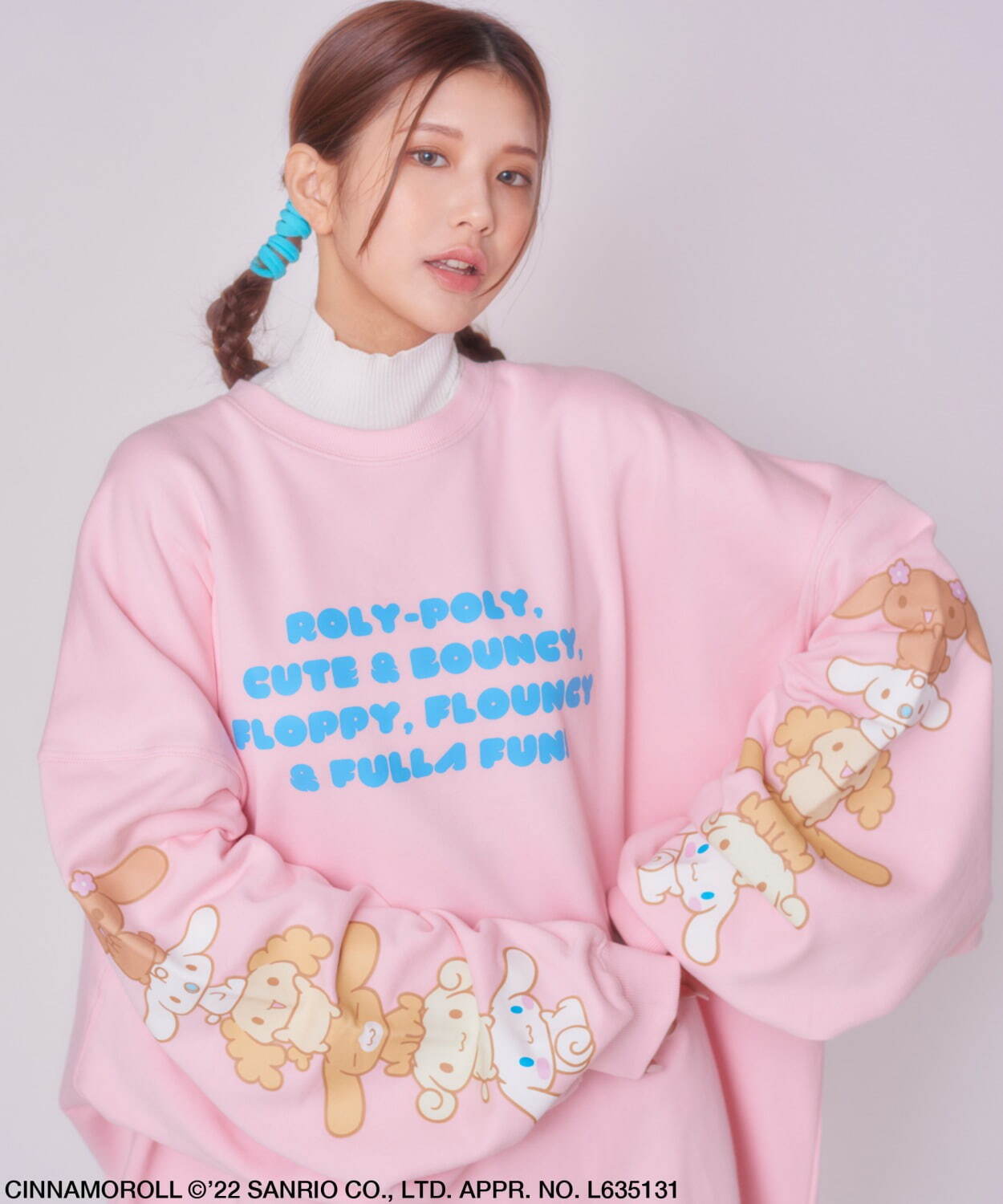 キャンディストリッパー×シナモロール、“袖に連なるシナモロール