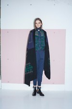 sacai luck 2014-15年秋冬コレクション - メンズアイテムをハイブリッドで女性らしく｜写真2