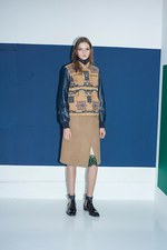 sacai luck 2014-15年秋冬コレクション - メンズアイテムをハイブリッドで女性らしく｜写真4
